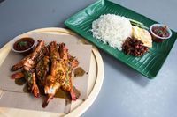 Di Singapura Sedang Tren Nasi Lemak Lobster yang Diantre hingga 2 Jam!