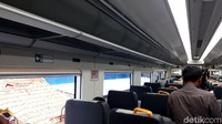 Artinya, waktu tempuh yang dicapai menggunakan kereta bandara sekitar 54 menit. Waktu tempuh itu terbilang melebihi perkiraan yakni 45 menit dari Sudirman Baru ke Stasiun Bandara.