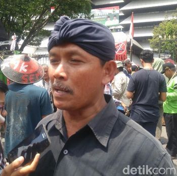 Tolak Pabrik Semen, Warga Kendeng Kenduri di Kantor Ganjar Pranowo