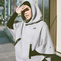 Gaya Sivia ini juga akan membuat penampilan para hijabers stylish ketika berolahraga. Anda bisa memakai ciput saja dan hoodie sebagai alternatif tampil simpel. Foto: Dok. Instagram @siviazizah
