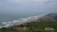 Pantai Parangtritis di Yogyakarta dari ketinggian (Yulia Hasanah/d'traveler)