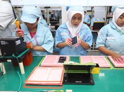 Mengintip Pabrik Perakitan Ponsel Xiaomi di Batam