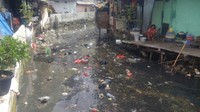 Ini adalah foto dari UPK Badan Air Dinas Lingkungan Hidup Jakpus. Begini kondisi Kali Jati Bunder pagi tadi. (Foto: Dok. UPK Badan Air Dinas Lingkungan Hidup Jakpus)