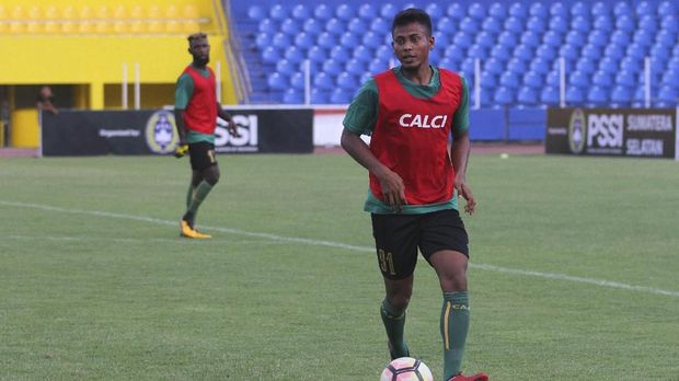 Zulfiandi melanjutkan kariernya di level klub bersama Sriwijaya FC.