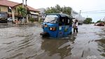 Terjang Banjir Rob Muara Baru, Puluhan Motor Mogok