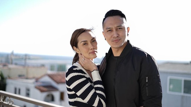 Pria kelahiran Tegal itu selalu mendapatkan dukungan dari sang istri Sara Wijayanto. Inilah momen kemesraan pasangan yang telah menikah selama tiga tahun itu. Foto: dok. Instagram (Demian)