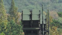 Rudal pencegat Patriot memiliki banyak jenis, seperti PAC-1, PAC-2, PAC-3 dan sebagainya. Sistem pertahanan yang sama digunakan oleh Korsel dan Jepang, dalam menghadapi ancaman rudal Korut. Dalam foto ini adalah sistem pertahanan PAC-2 yang disiagakan Korsel di Pyeongtaek. Foto: AFP PHOTO/JUNG Yeon-Je