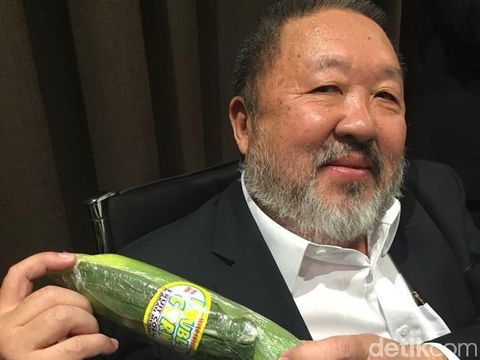 Raymond dan Jagung Ajaib Persembahan untuk Soeharto.