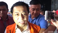 Selasa (5/12/2017) Setya Novanto kembali diperiksa KPK. Dia tiba di Gedung KPK di Jl Kuningan Persada, Jakarta Selatan, pukul 17.42 WIB menjelang maghrib (Foto: Nur Indah Fatmawati/detikcom)
