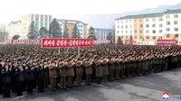 Mereka berkumpul di sebuah lapangan besar (Foto: Dok. KCNA via Reuters)