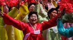 Ekspresi Warga Korut Saat Memuja Kim Jong Un