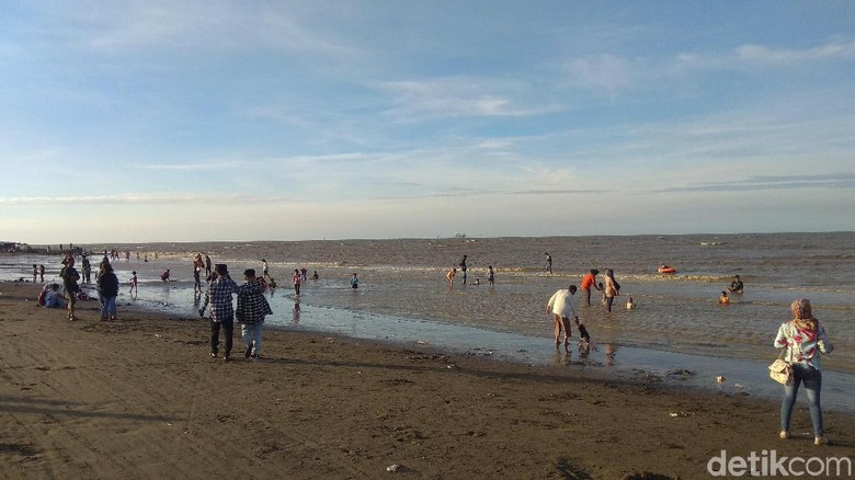 Bukan Cuma Goyangan Karawang Juga Punya Pantai Hits