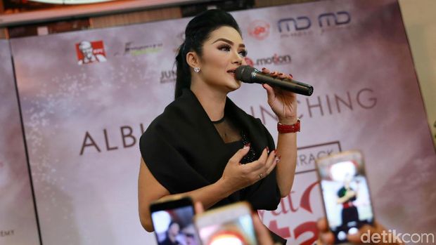 Tinggal di Rumah Petak Hingga Jadi Diva, Perjuangan Karier Krisdayanti