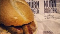 Tak hanya itu, di Jerman, satu-satunya negara dimana Anda bisa memesan McBeer dan menemukan McRib. McRib merupakan sandwich pedas dengan isian pork ribs. Dulu pernah ada menu nurnburger dengan isian sosis. Foto: Istimewa