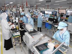 Mengintip Pabrik Perakitan Ponsel Xiaomi di Batam
