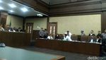 Senyum Bos First Travel Andika dan Anniesa Hasibuan di Sidang PKPU