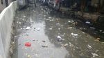 Before-After Kali Jati Bunder yang Dibersihkan Pasukan Oranye