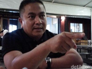 Ujang Koswara Bukan Calon Wali Kota Terangi Desa dengan Limar