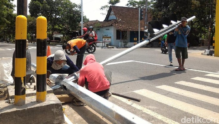 Perempatan di Boyolali Ini Akhirnya Dipasang Traffic Light