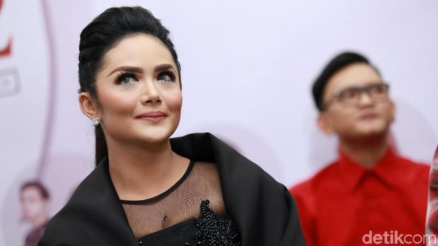 Tinggal di Rumah Petak Hingga Jadi Diva, Perjuangan Karier Krisdayanti