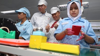 Mengintip Pabrik Perakitan Ponsel Xiaomi di Batam