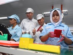 Mengintip Pabrik Perakitan Ponsel Xiaomi di Batam