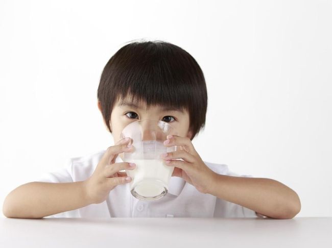 Bun, Jangan Biarkan Anak Nggak Makan karena Kenyang Minum 