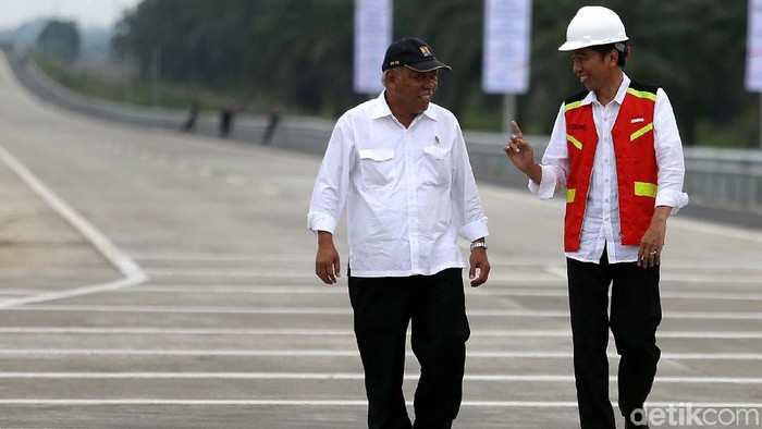 Sepanjang tahun 2017, Presiden Joko Widodo (Jokowi) telah meresmikan 10 ruas jalan tol. Berikut daftar tolnya hingga saat ini.