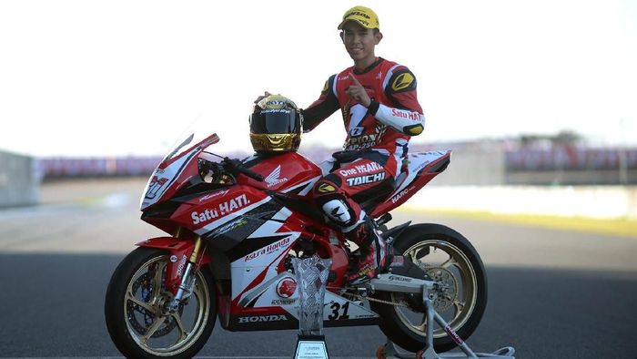 Gerry Salim, juara Asia Road Racing Championship kelas AP250 (Astra Honda Racing Team) Gerry Salim, juara Asia Road Racing Championship kelas AP250 (Astra Honda Racing Team)
