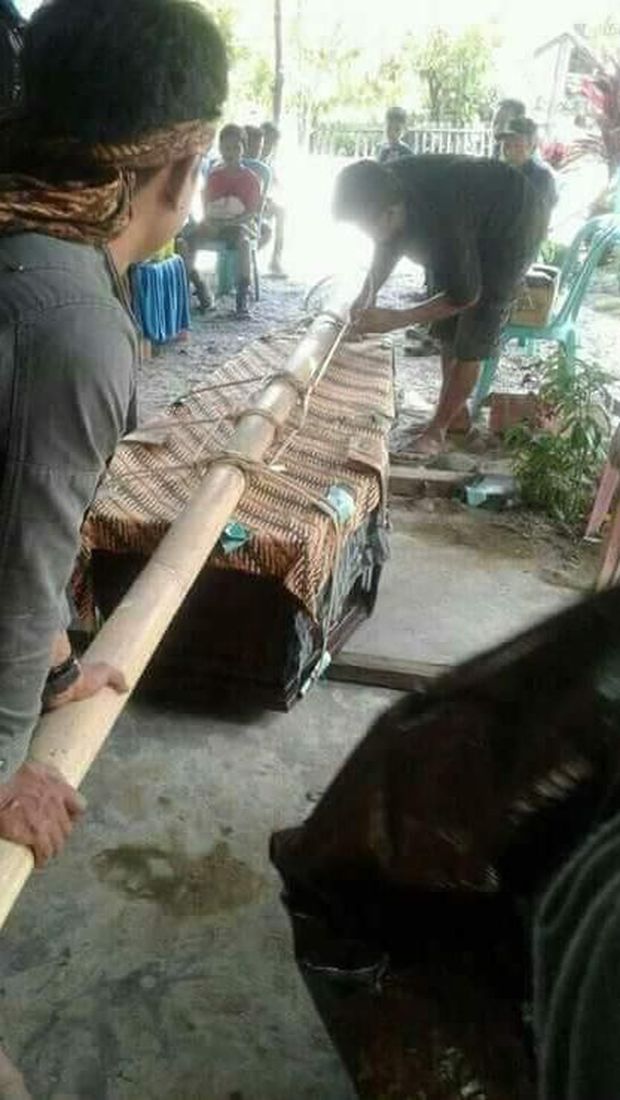Miris! Warga di Sulsel Tandu Jenazah 36 Km karena Tak Ada Biaya