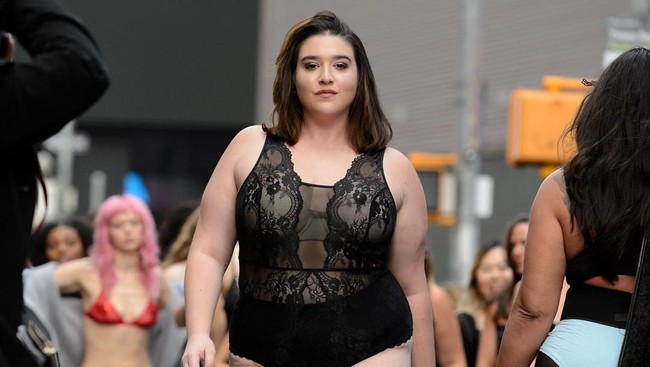 Tubuh ramping dan seksi para model Victorias Secret membuat tak sedikit wanita merasa rendah diri. Padahal, semua wanita cantik dalam ukuran dan bentuk tubuh apapun. Itulah yang coba disampaikan Khrystyana, seorang aktivis BodyPositive. Foto: Instagram