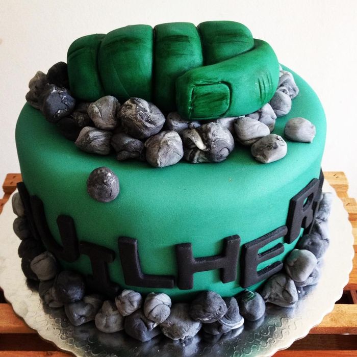 Wouw! Ini 9 Kreasi Cake Bertema Hulk yang Unik Foto 2