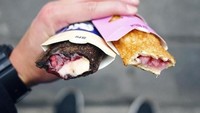 Pie yang sempat marak di McDonalds Indonesia, di China ternyata dibuat dengan sentuhan berbeda. Terbuat dari adonan hitam dan diberikan topping black raspberry. Yang lainnya diisi dengan taro. Foto: Istimewa