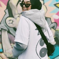 Wanita yang pernah menjadi salah satu personel grup band Blink itu memutuskan berhijab sejak pertengahan 2017. Meski sudah berhijab, Sivia Azizah tidak mengubah gayanya dan tetap suka tampil sporty dan boyish. Foto: Dok. Instagram @siviazizah