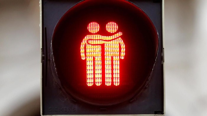 Lampu lalu-lintas bertema gay di Austria (Foto: Dok. REUTERS/Leonhard Foeger) Lampu lalu-lintas bertema gay di Austria (Foto: Dok. REUTERS/Leonhard Foeger)