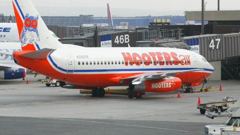 Hooters Airways (Matthew Peyton/Getty Images) Hooters Airways (Matthew Peyton/Getty Images)