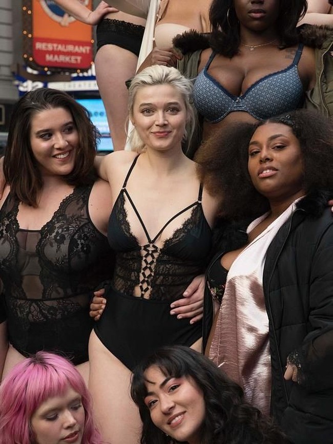 Dalam Instagram nya, Khrystyana menyebut fashion show ini dengan #theREALcatwalk. Seolah menyindir runway konvensional yang selalu menampilkan model-model kurus. Foto: Instagram