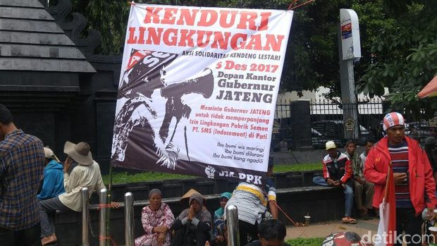 Tolak Pabrik Semen, Warga Kendeng Kenduri di Kantor Ganjar Pranowo