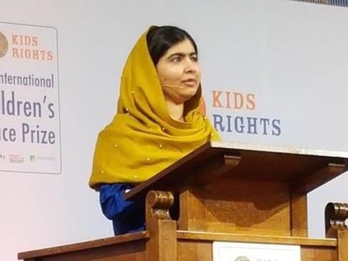 The International Children’s Peace Prize 2017 dimenangkan oleh Mohamad Al Jounde, pengungsi asal Suriah di Libanon. Penghargaan ini diberikan Malala Yousafzai, pemenang Nobel Perdamaian tahun 2014 (Dok KBRI Den Haag)