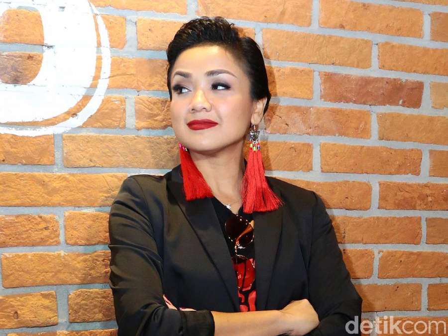 Gaya Boyish Nirina Zubir, Yay or Nay?