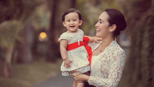 Sama-Sama Cantik! Ini Dia Potret Alexandra Gottardo dan si 