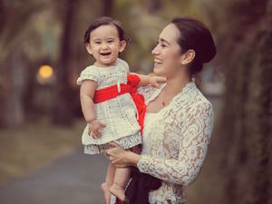 Sama-Sama Cantik! Ini Dia Potret Alexandra Gottardo dan si Kecil
