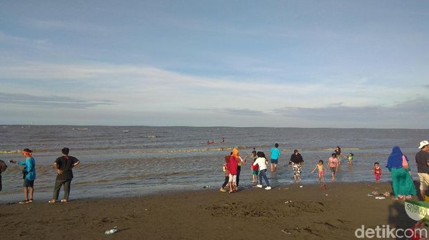 Bukan Cuma Goyangan, Karawang Juga Punya Pantai Hits