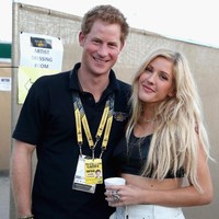 Satu lagi penyanyi ternama yang kabarnya pernah dekat dengan Pangeran Harry. Rumornya, Pangeran Harry sering menghabiskan waktu bersama Ellie Goulding, bersantai dalam satu selimut dan sempat terlihat berciuman. (Foto: Getty Images)