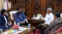 Pimpinan Partai NasDem berkunjung ke Pusat Dakwah Muhammdiyah di Jakarta, Rabu (6/12/2017).