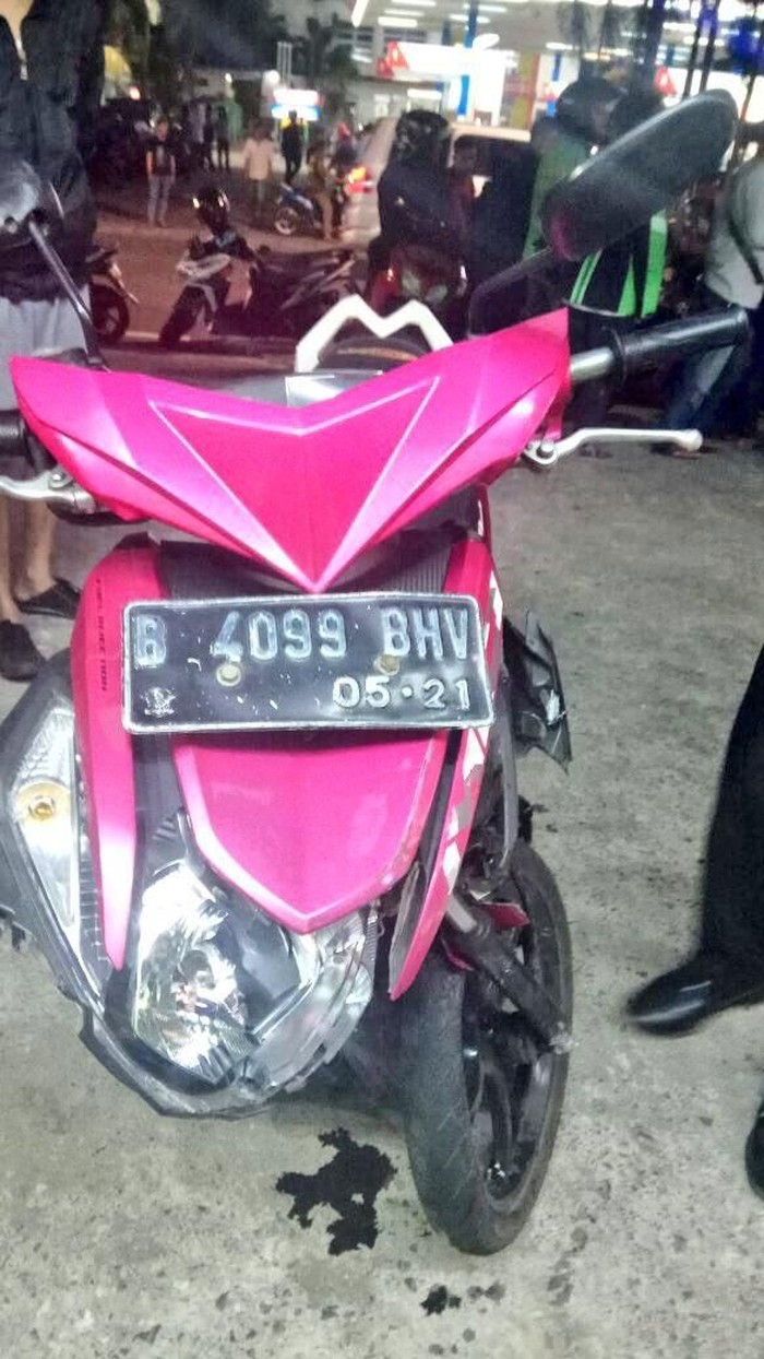 Motor yang Ringsek karena Tabrak Mobil di Jakbar, Milik Penjambret