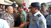 Marsekal Hadi disambut oleh rekan-rekan seangkatannya di Akabri angkatan 1986.