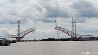 Sebagaimana diketahui, jembatan yang mulai dibangun sejak tahun 2015 lalu ini memiliki panjang 1.225 meter dan lebar 11,5 meter.