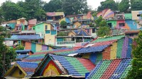 Kampung dengan rumah warna-warni tak hanya ada di Malang. Semarang juga punya lho, namanya Kampung Pelangi (Kurnia/detikTravel)