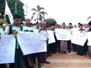 100-an Santri Datangi Pengadilan Kediri, Dukung Rekan yang Disidang